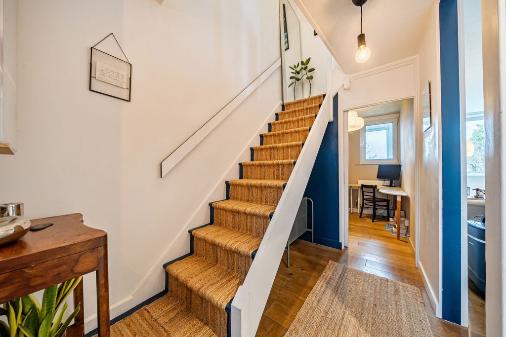 Property photo 3 of 20 1429198-10-69B2Ec...