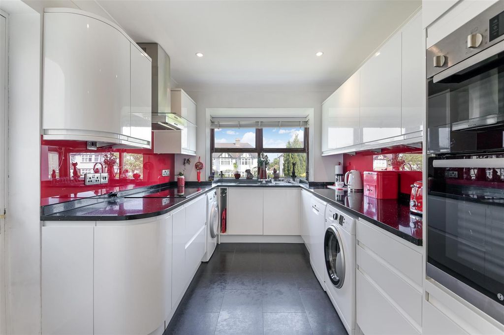 Property photo 2 of 22 Winkworth Road,82-76.Jpg