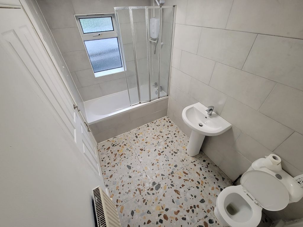 Property photo 3 of 32