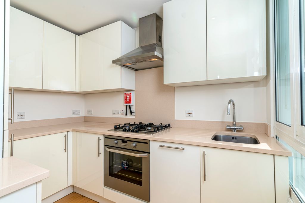 Property photo 3 of 7 Photo 02