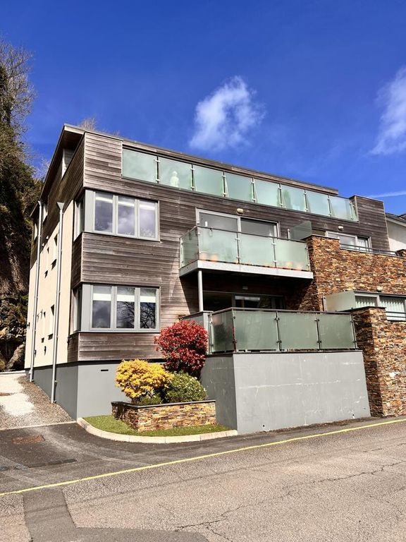 Property photo 1 of 10 Front (Exterior)