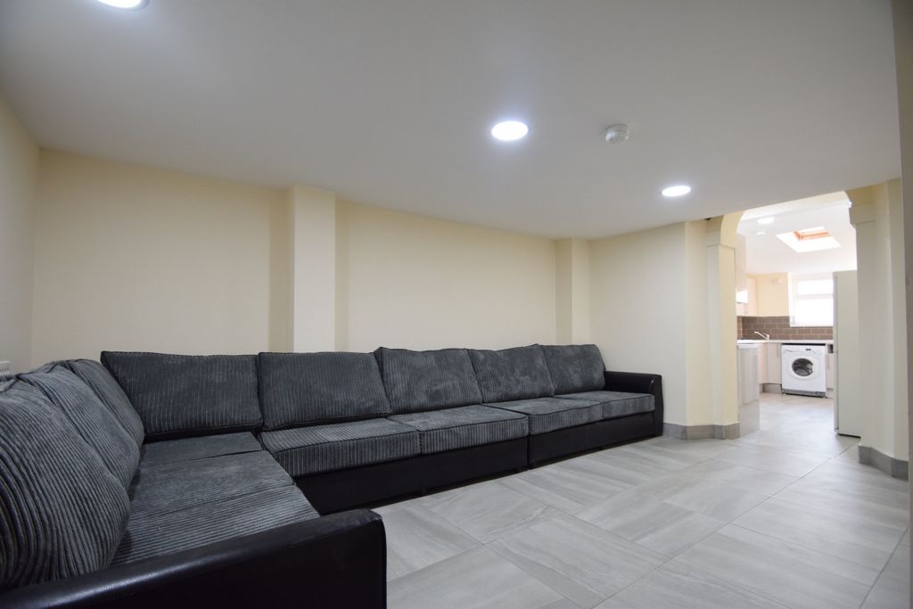 Property photo 2 of 17 Photo 3