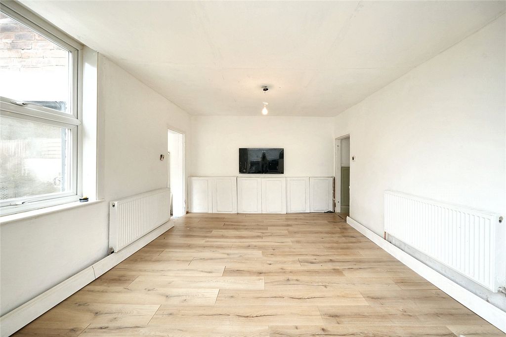 Property photo 3 of 16 Picture No. 26