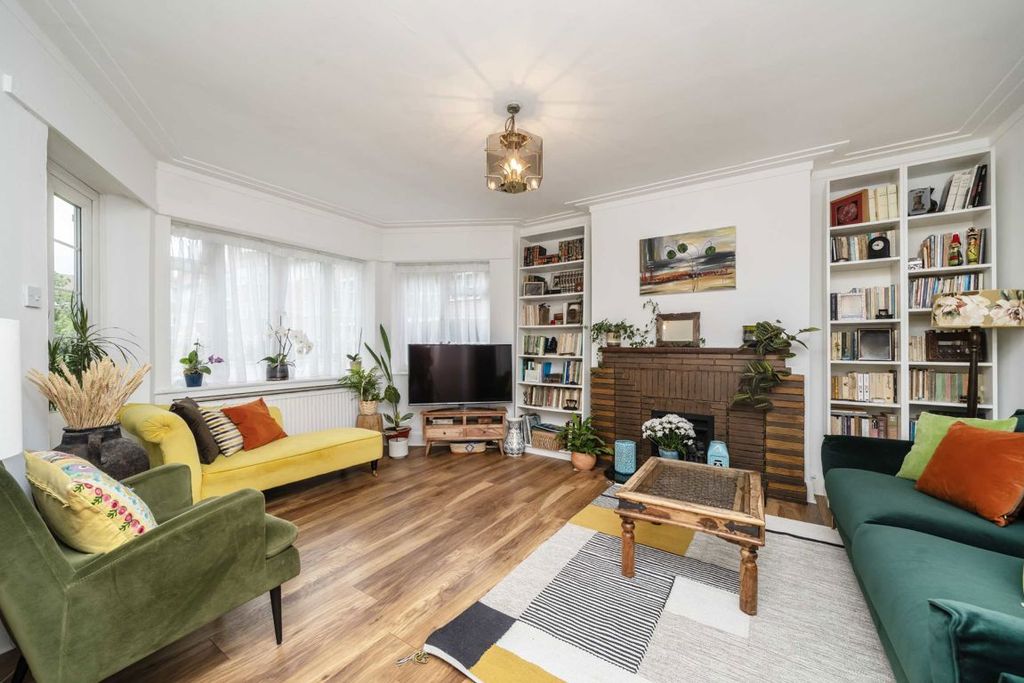 Property photo 2 of 8