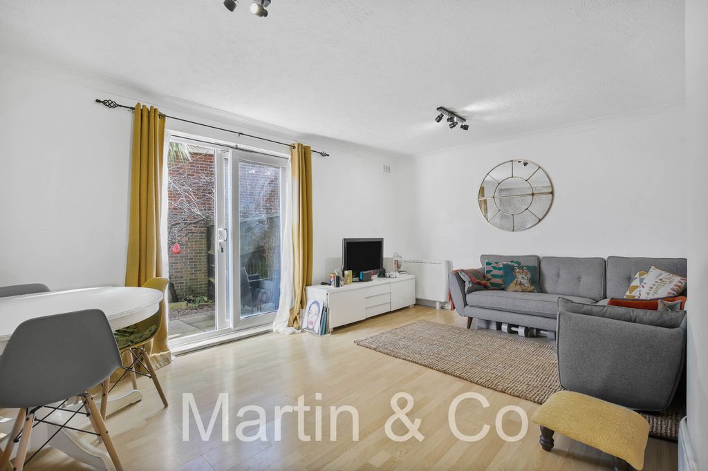 Property photo 2 of 18 1661314481 - 5 Oakdene Mews, Sm3 - 13