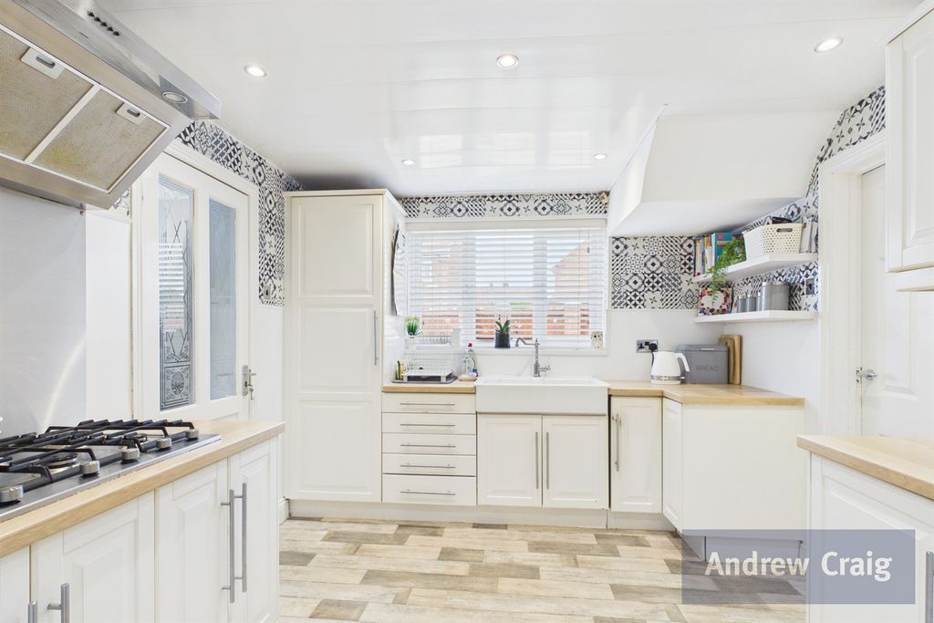 Property photo 3 of 25 Kitchen