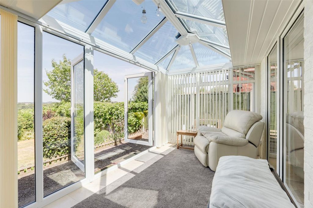 Property photo 2 of 33