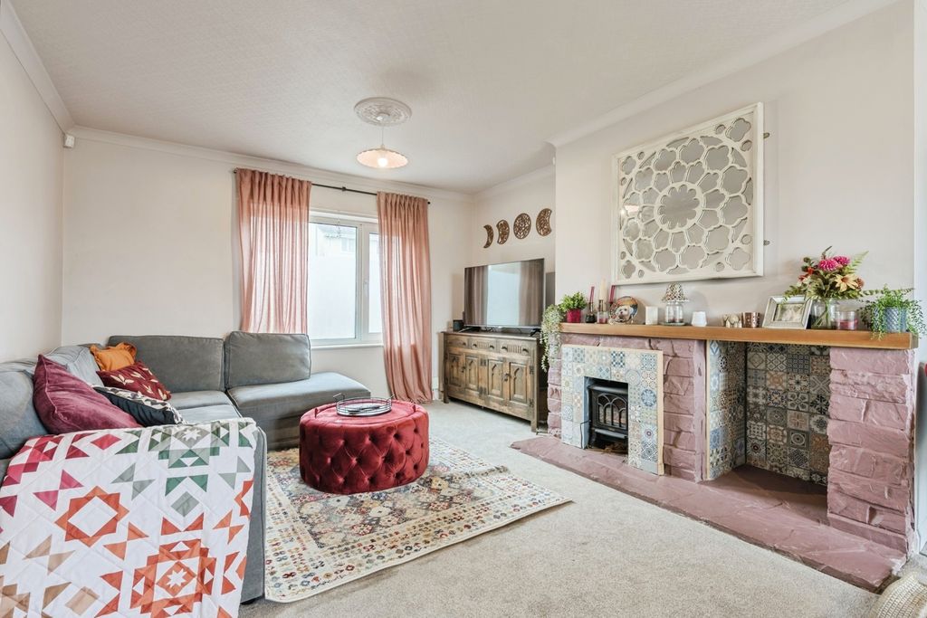 Property photo 3 of 18 Pbox-Img.Jpg