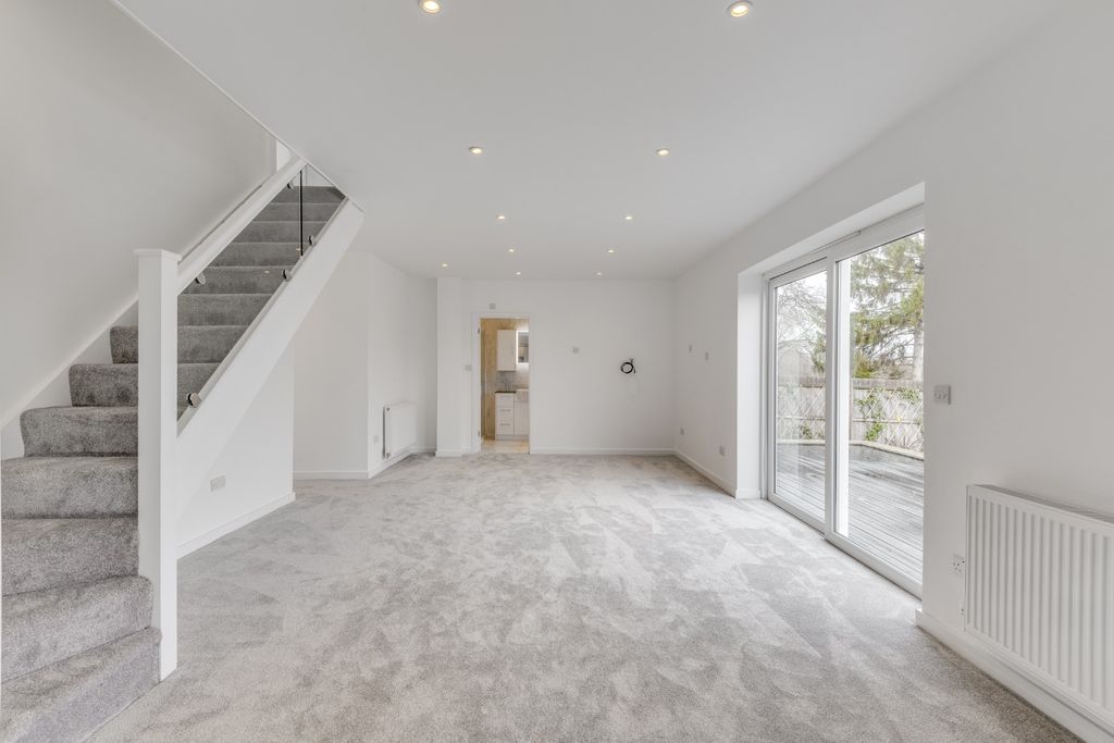 Property photo 3 of 22 4749863