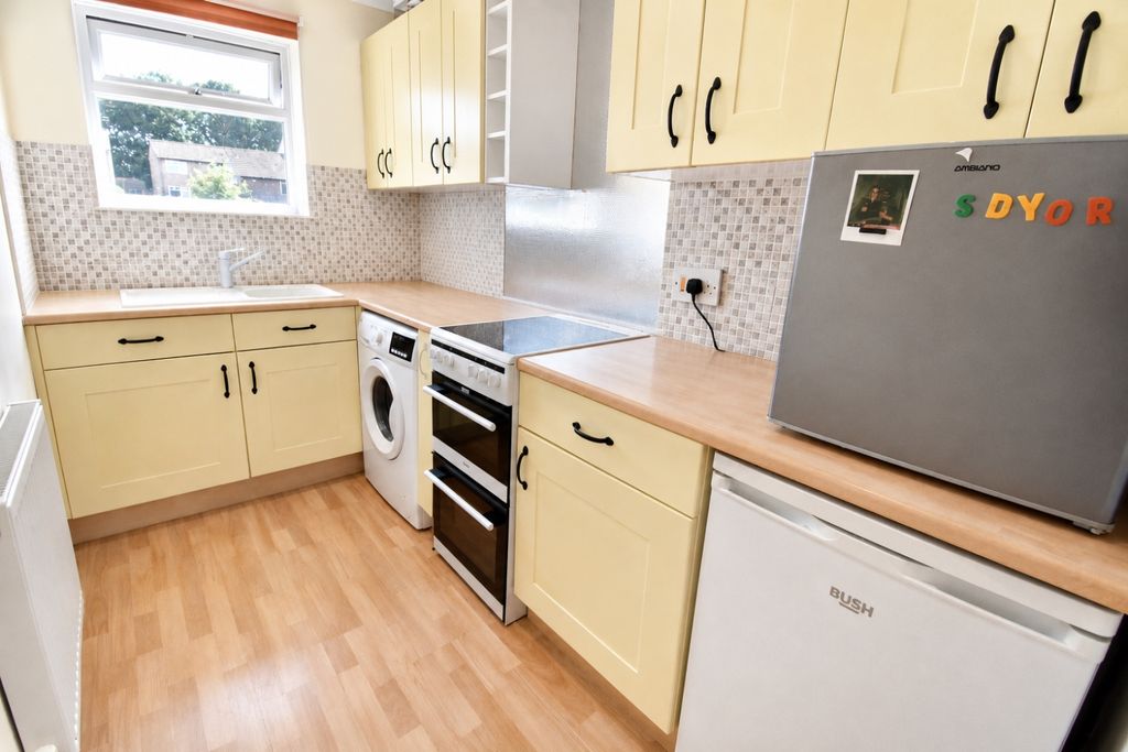 Property photo 3 of 7 Kitchen