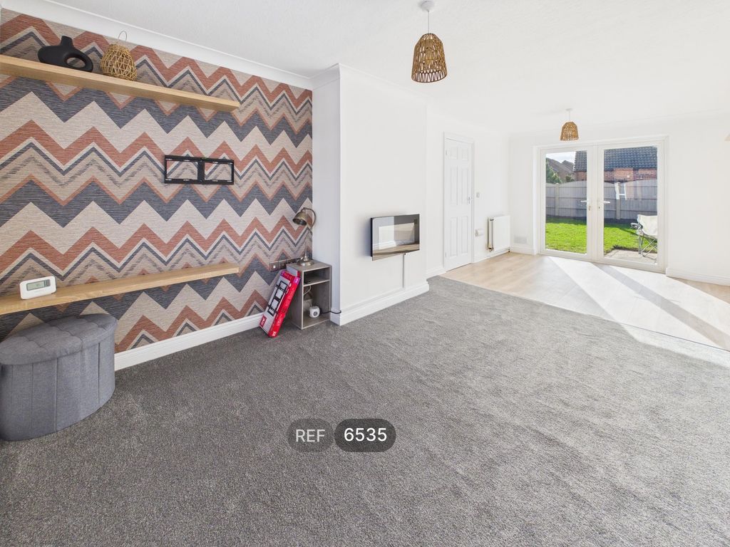 Property photo 3 of 14 Living Room