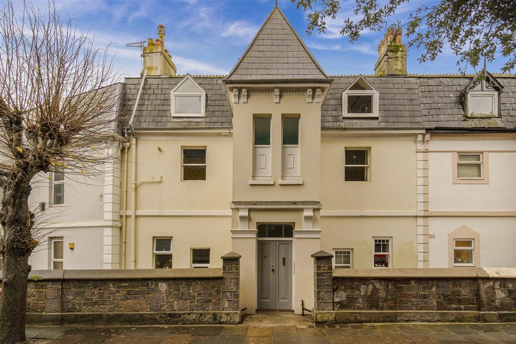 Property photo 1 of 7 External