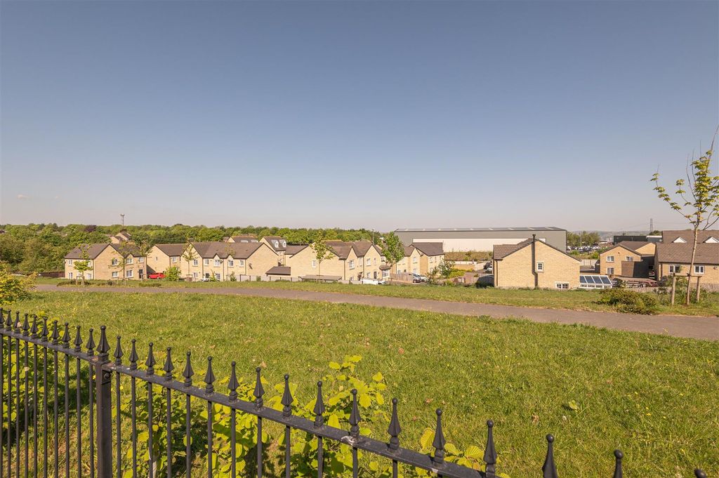 Property photo 2 of 53 56 - 12 Pavillion View HD3 3Wu.Jpg