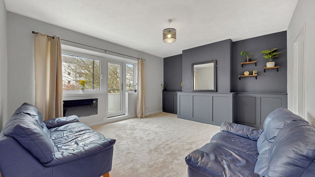 Property photo 2 of 26 19-Print-52 Thornwood Drive Flat 1.2_16