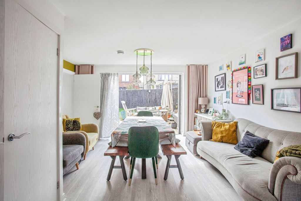 Property photo 2 of 18 Photo