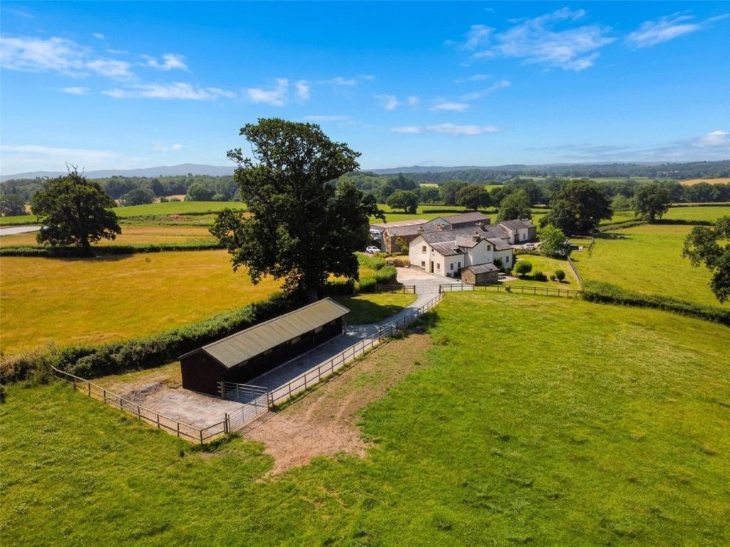 Property photo 2 of 39 Stables W/View