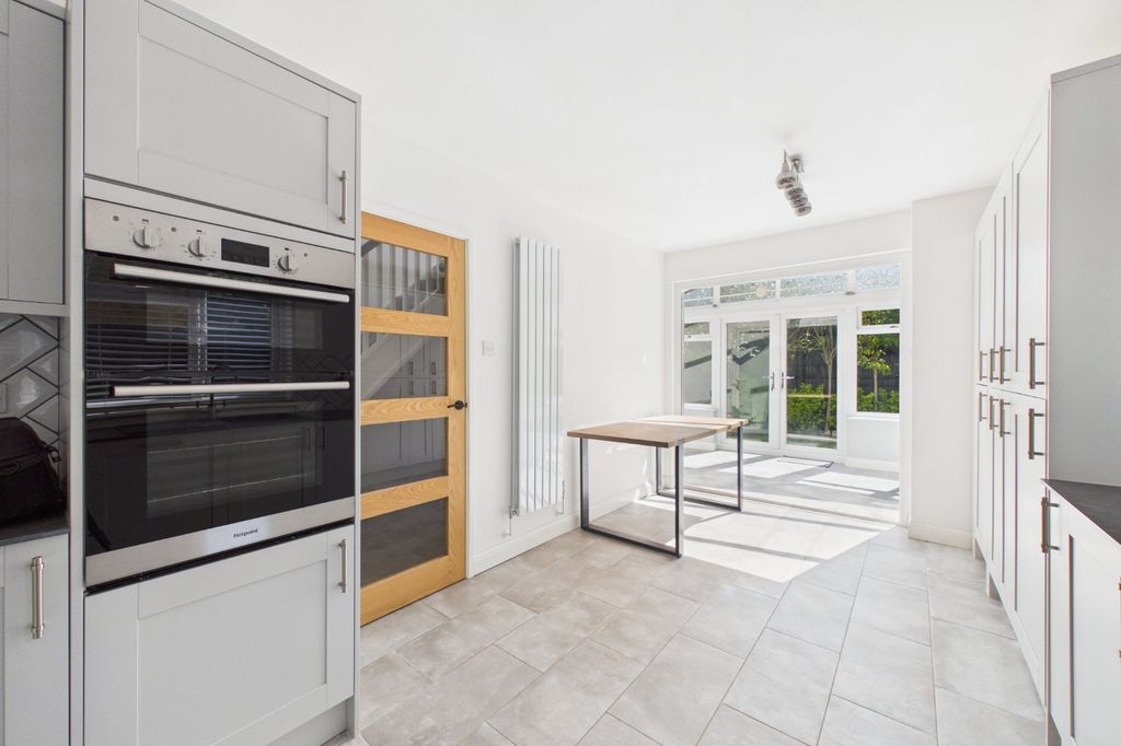 Property photo 3 of 14 Picture No. 12