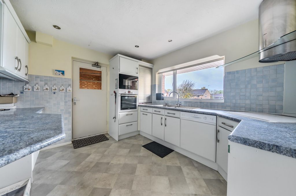 Property photo 2 of 13 153926511