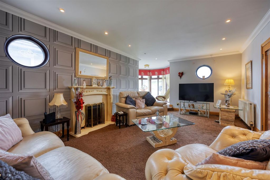 Property photo 2 of 40 6_Carlisle_Road_Airdrie_014.Jpeg