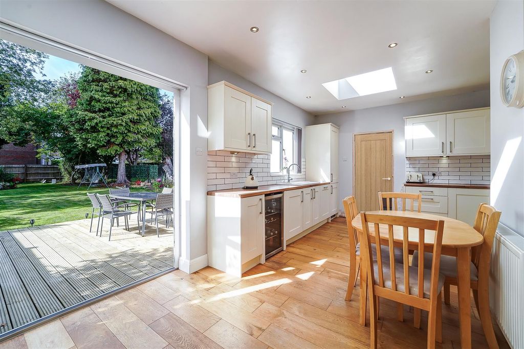Property photo 2 of 20 Brighton Road, 84 (11).Jpg