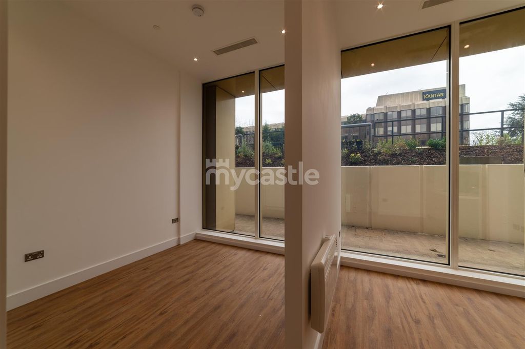 Property photo 3 of 14