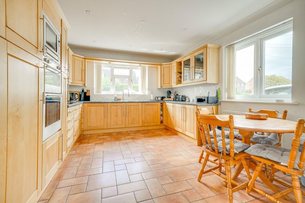 Property photo 3 of 23