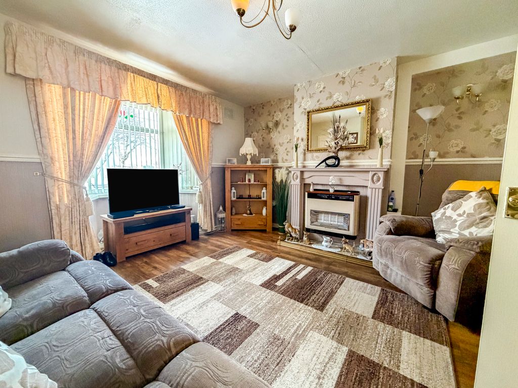 Property photo 3 of 13 Lounge