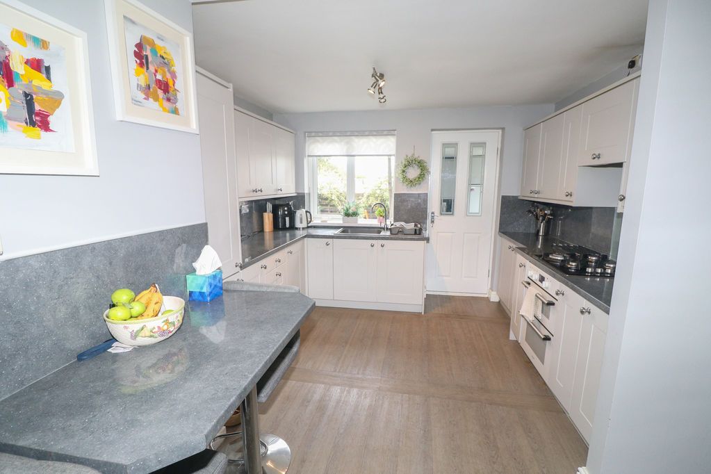 Property photo 3 of 16 Kitchen