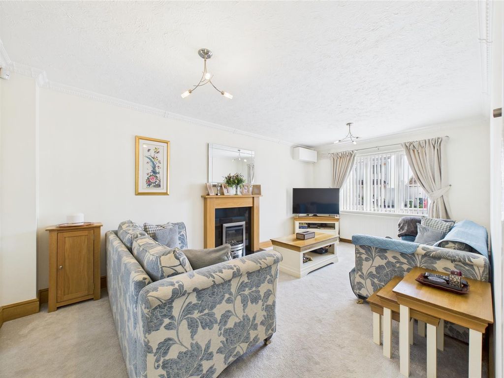 Property photo 2 of 17 Cam04907G0-Pr0187-Still016.Jpg