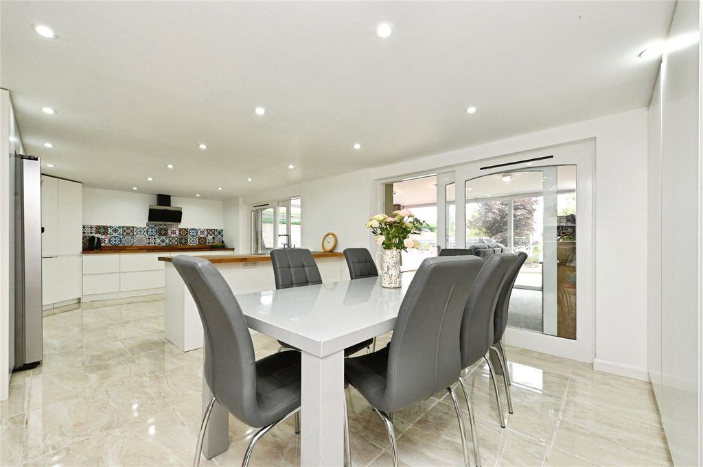 Property photo 2 of 26 Picture No. 23