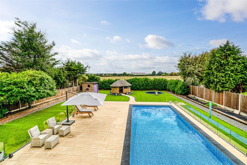 Property photo 2 of 40 Picture No. 37