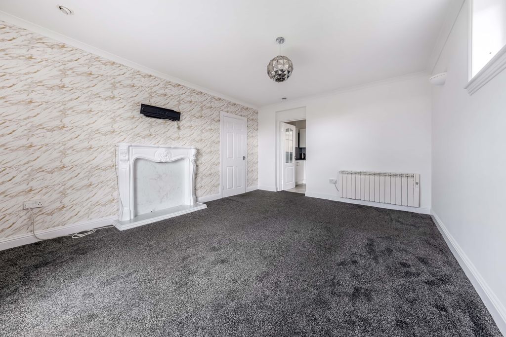 Property photo 3 of 27