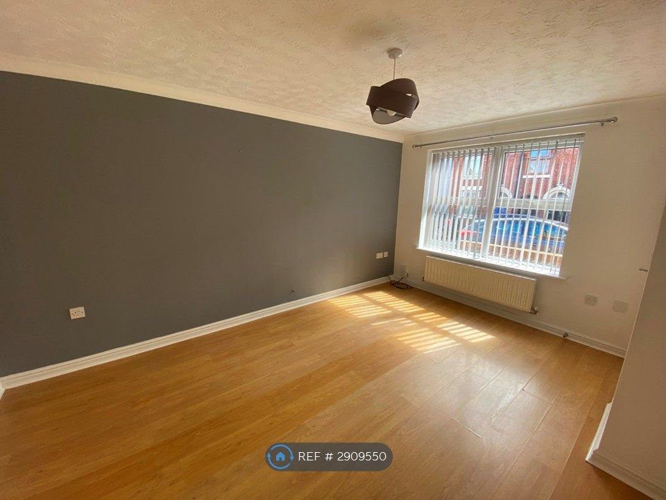 Property photo 2 of 12 Lounge