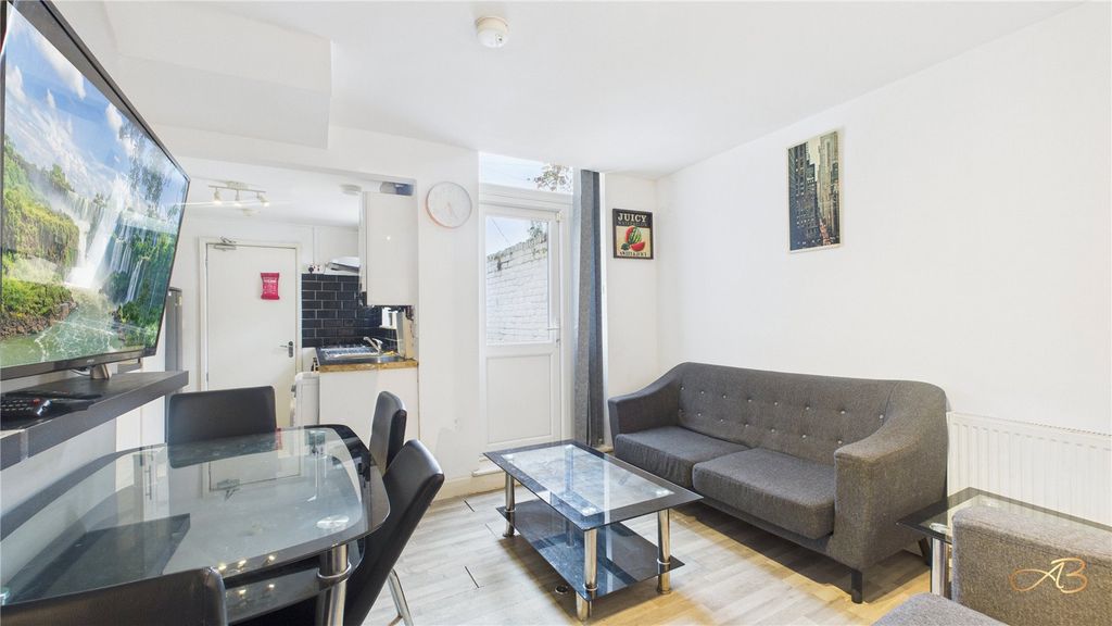 Property photo 3 of 4 Picture No. 10