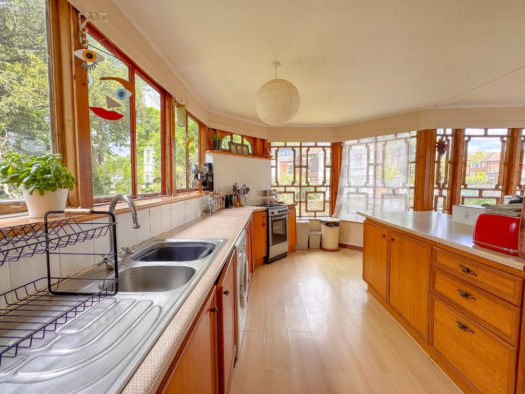 Property photo 2 of 16 5082194