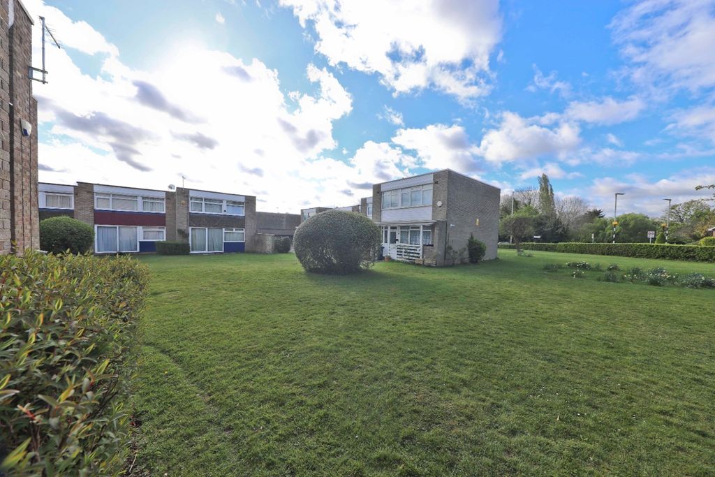 Property photo 2 of 14 4156002