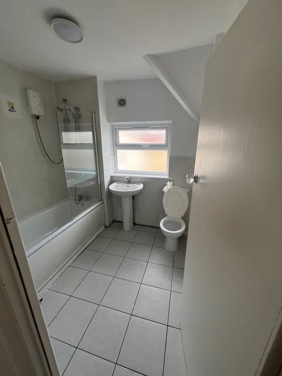 Property photo 1 of 6 Bathroom