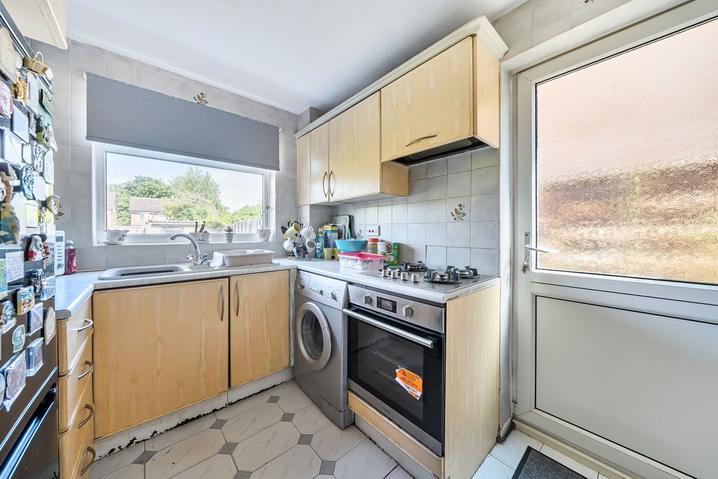 Property photo 3 of 19 Kitchen