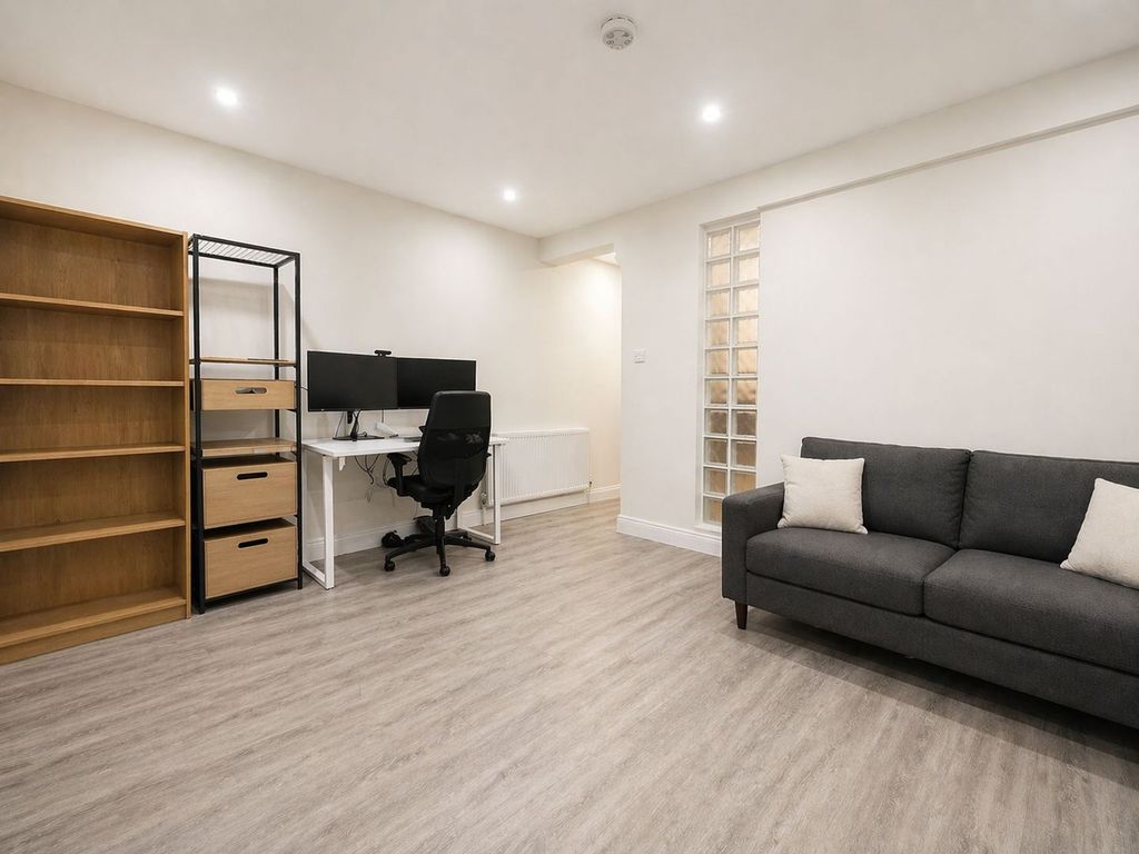 Property photo 3 of 6