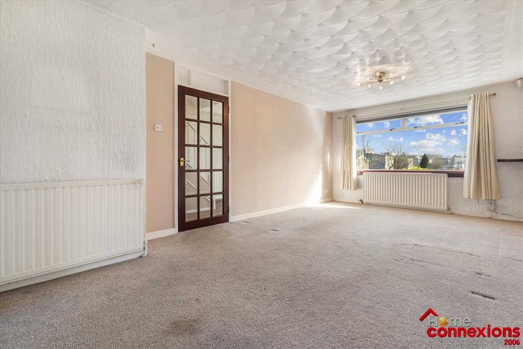 Property photo 3 of 27 Lounge (2)