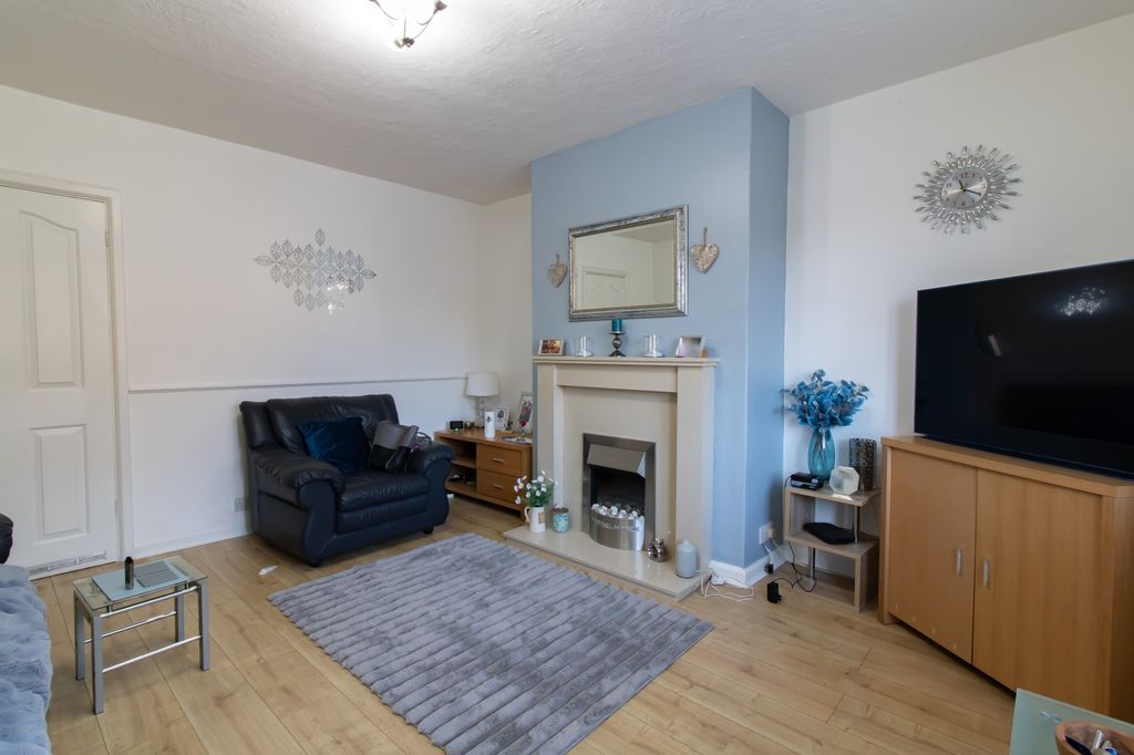 Property photo 3 of 12 Image 4