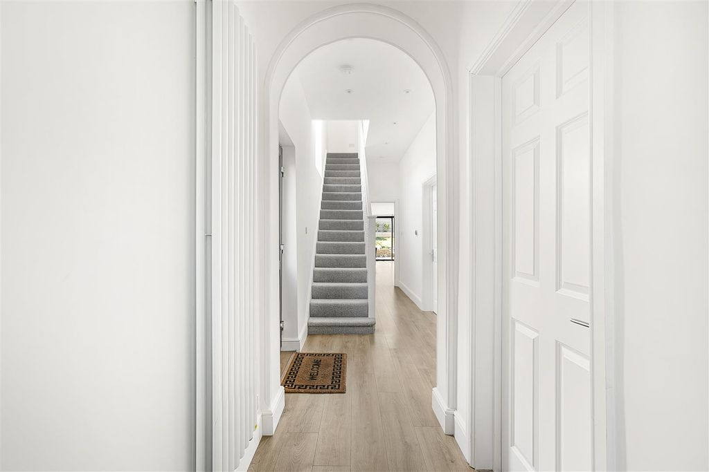 Additional image 14 of 5 bed detached house for saleOak Avenue, Enfield EN2
