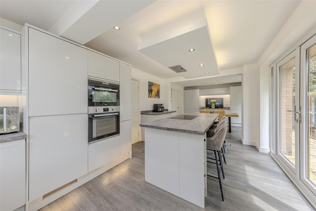 Property photo 2 of 40 Kitchen Diner