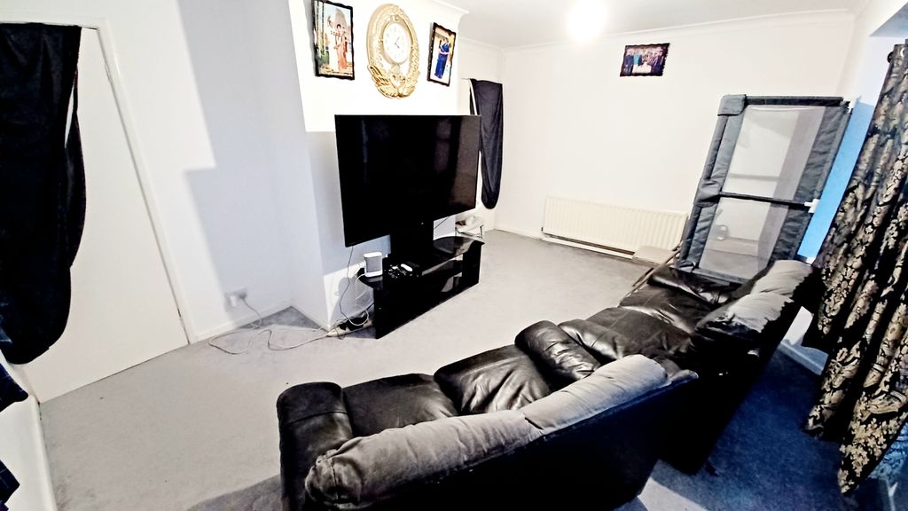 Property photo 2 of 13 20260114_160420