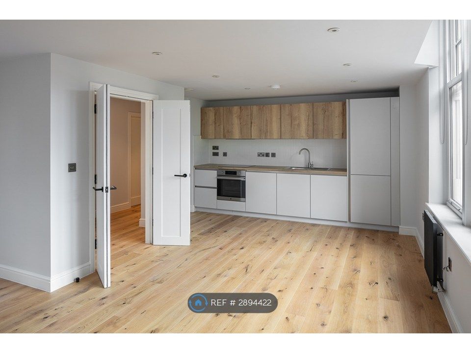 Property photo 2 of 14 Living & Kitchen Space