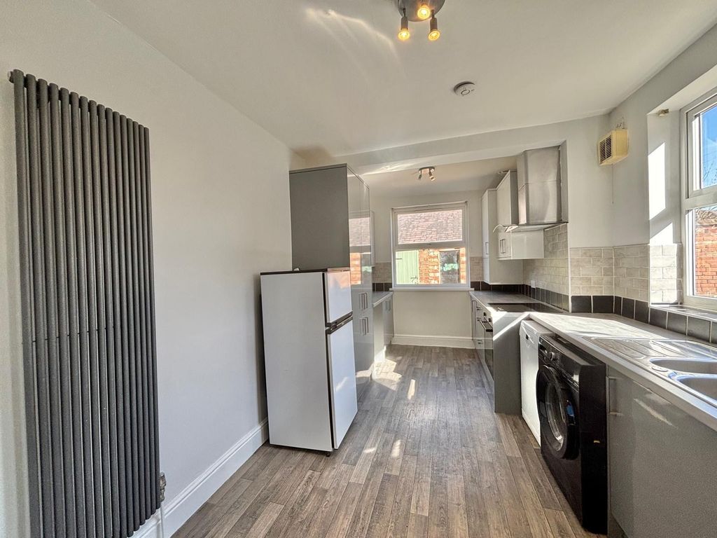 Property photo 3 of 20 Kitchen