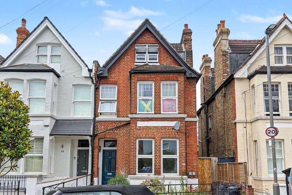 Property photo 1 of 14 Flat 1, 43 Laitwood Road, Balham, London Sw12 9Qn