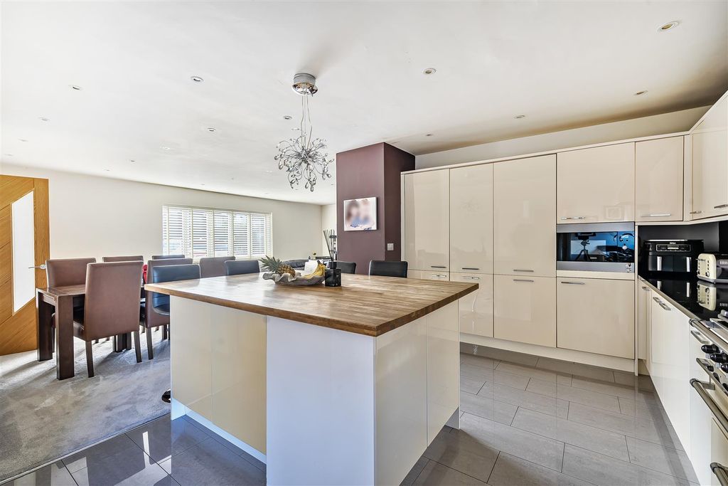 Property photo 2 of 17 Kitchen.Jpg