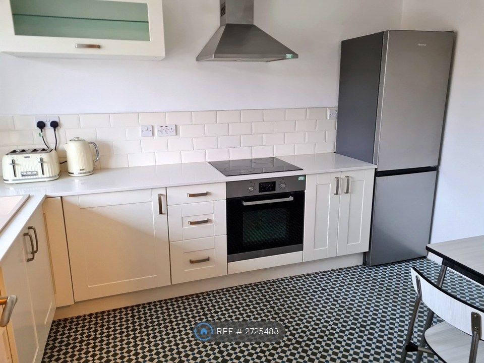 Property photo 2 of 8 Kitchen