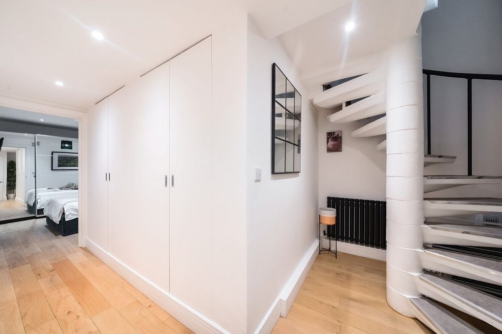 Property photo 3 of 8 Picture No. 20